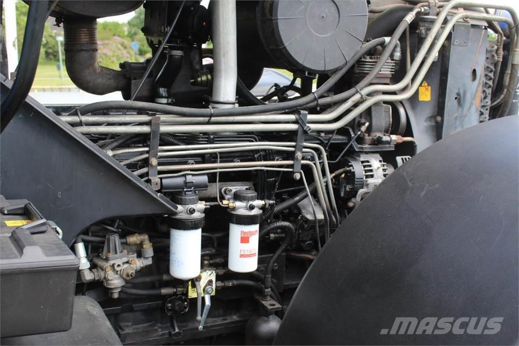 New Holland TM175 Traktori