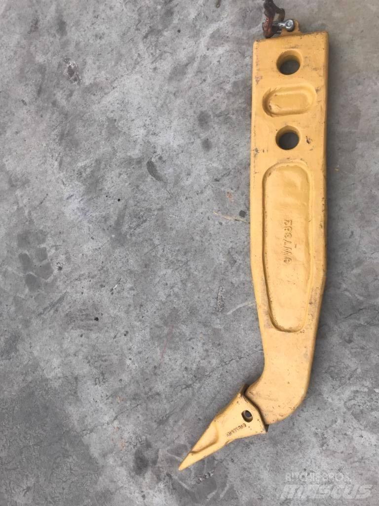 Komatsu D61 Shank Skarifikatori