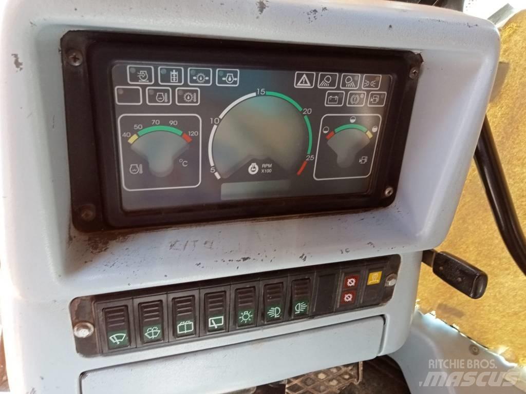 Fiat-Hitachi D 180 Kāpurķēžu buldozeri