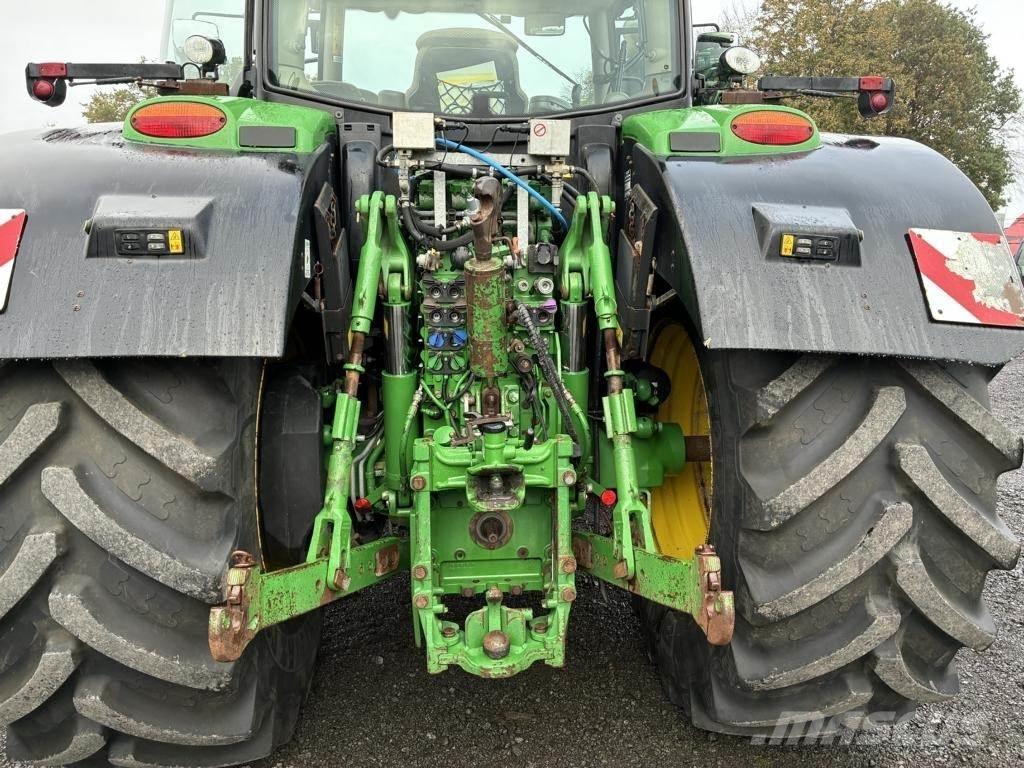 John Deere 6215R Traktori