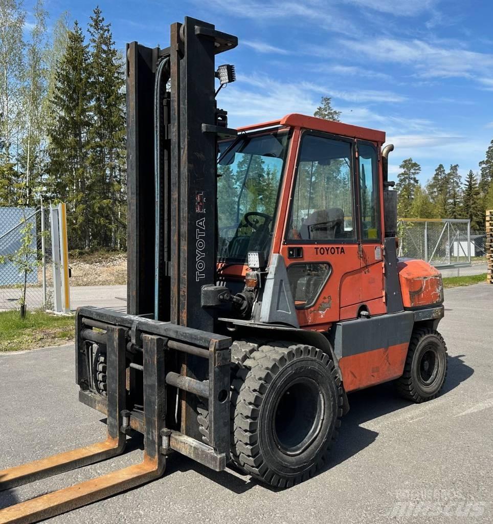 Toyota 02-8FD45 Tehnika ar dīzeļa dzinēju