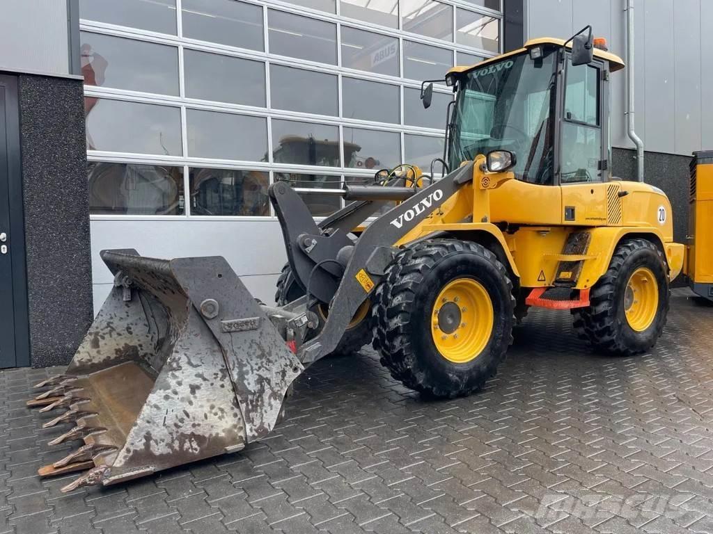 Volvo L30G Iekrāvēji uz riteņiem