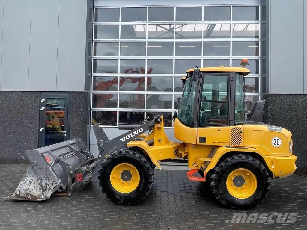 Volvo L30G Iekrāvēji uz riteņiem