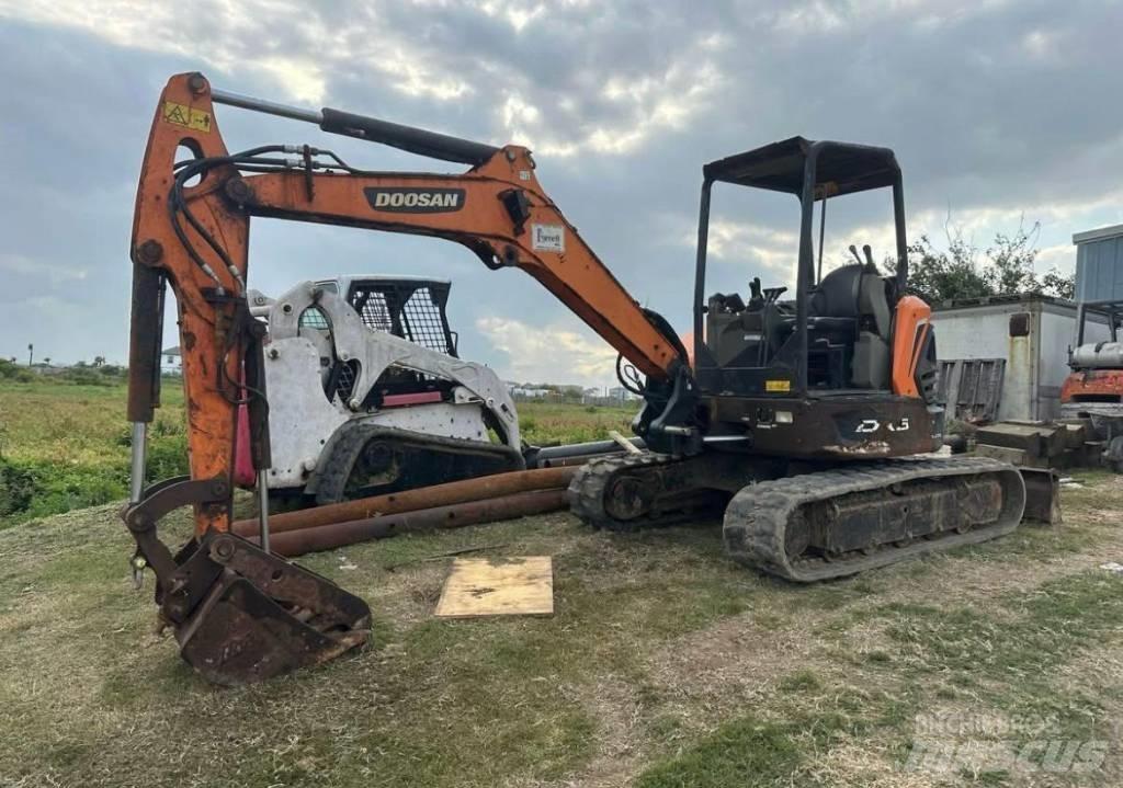 Doosan DX50 Kāpurķēžu ekskavatori
