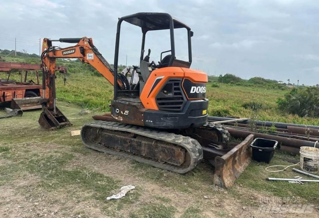 Doosan DX50 Kāpurķēžu ekskavatori