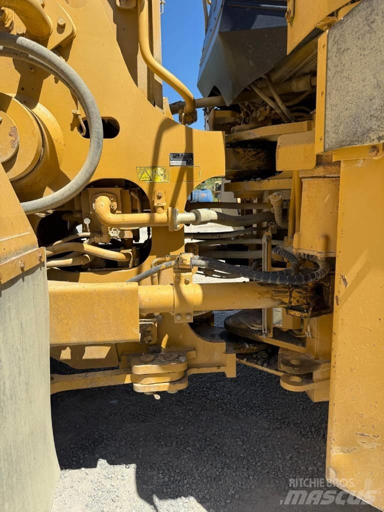 CAT 988 H Iekrāvēji uz riteņiem