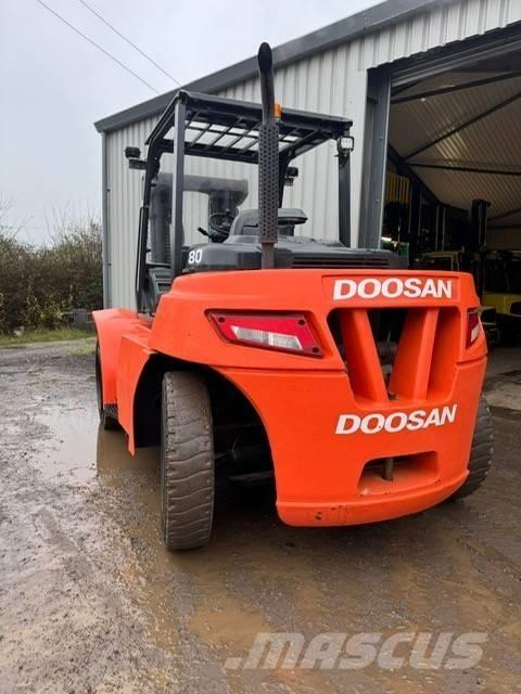 Doosan D80SC-7 Tehnika ar dīzeļa dzinēju