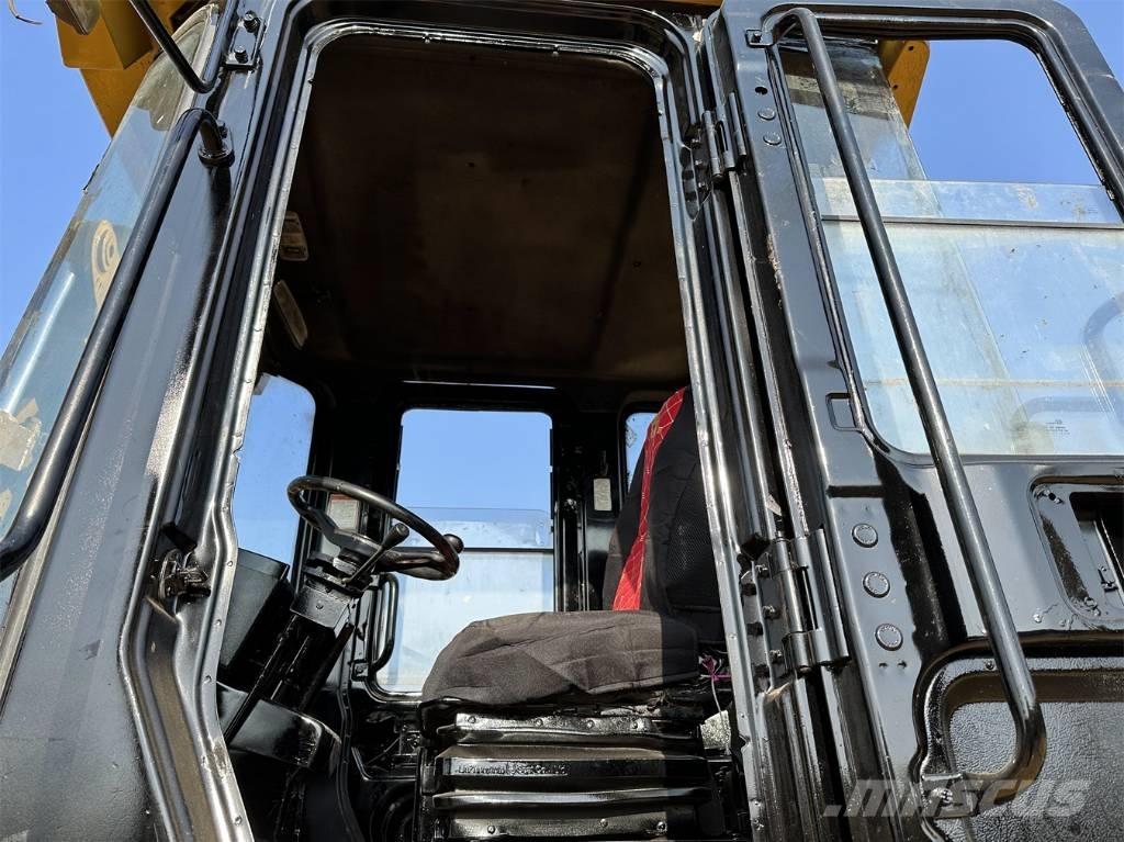 CAT 966G Iekrāvēji uz riteņiem