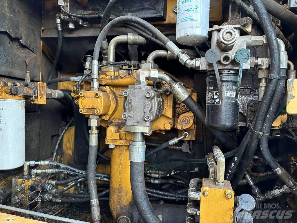 CAT 325DL Kāpurķēžu ekskavatori