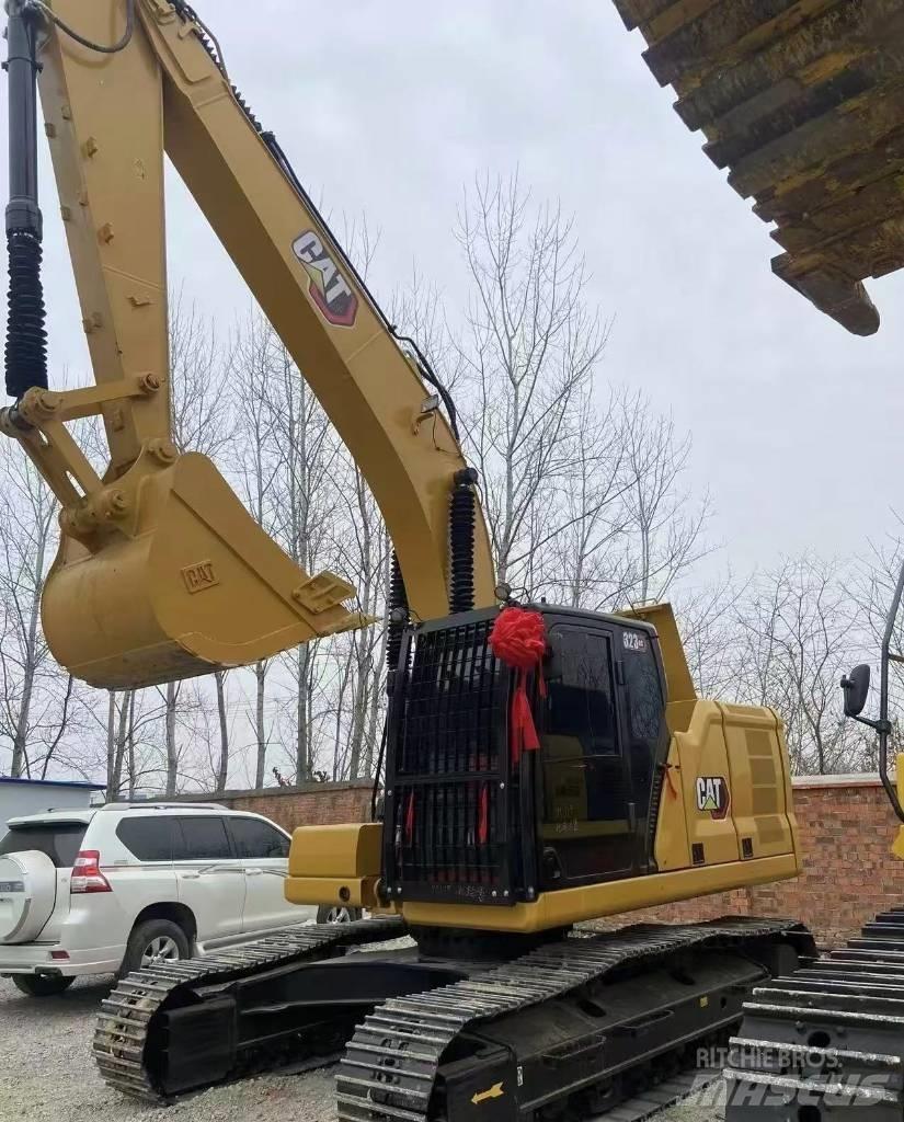 CAT 323 Kāpurķēžu ekskavatori