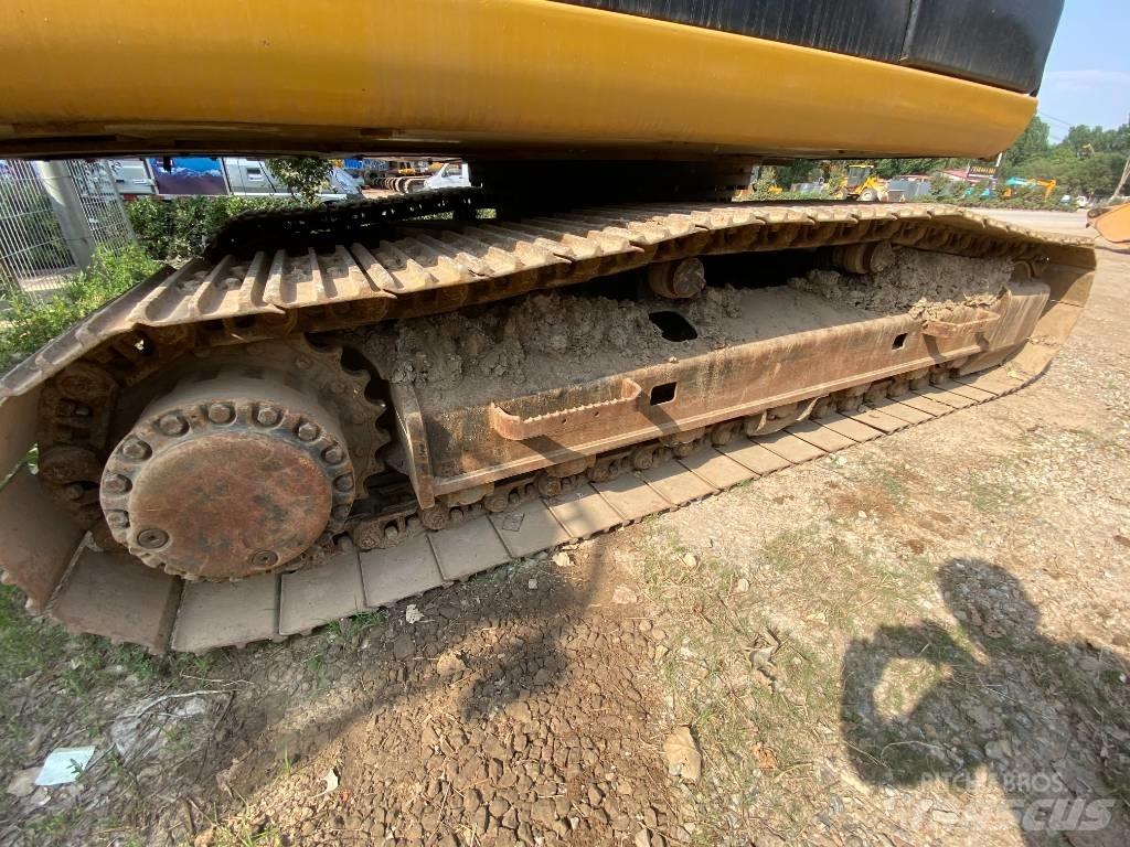 CAT 324D Kāpurķēžu ekskavatori