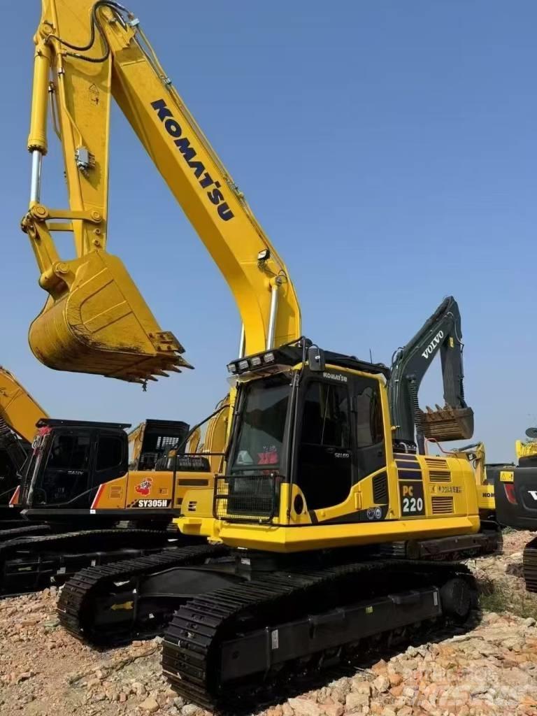 Komatsu PC 220 Kāpurķēžu ekskavatori