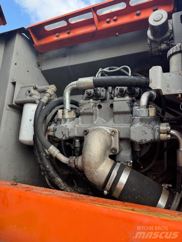 Hitachi ZX 210 Kāpurķēžu ekskavatori