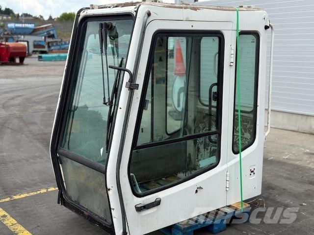 Liebherr CAB SERIE B Kabīnes un interjers