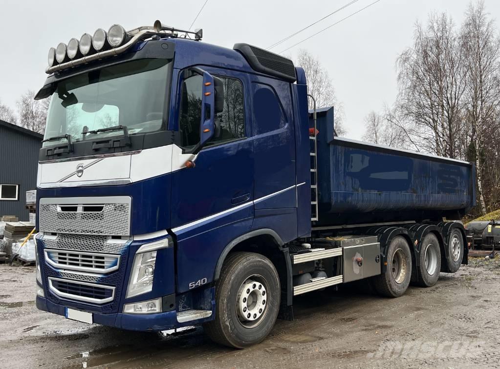 Volvo FH 12 Treileri ar āķi