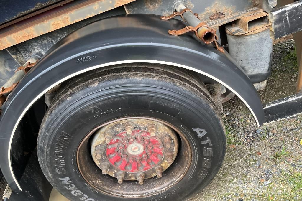 Volvo FH 12 Treileri ar āķi