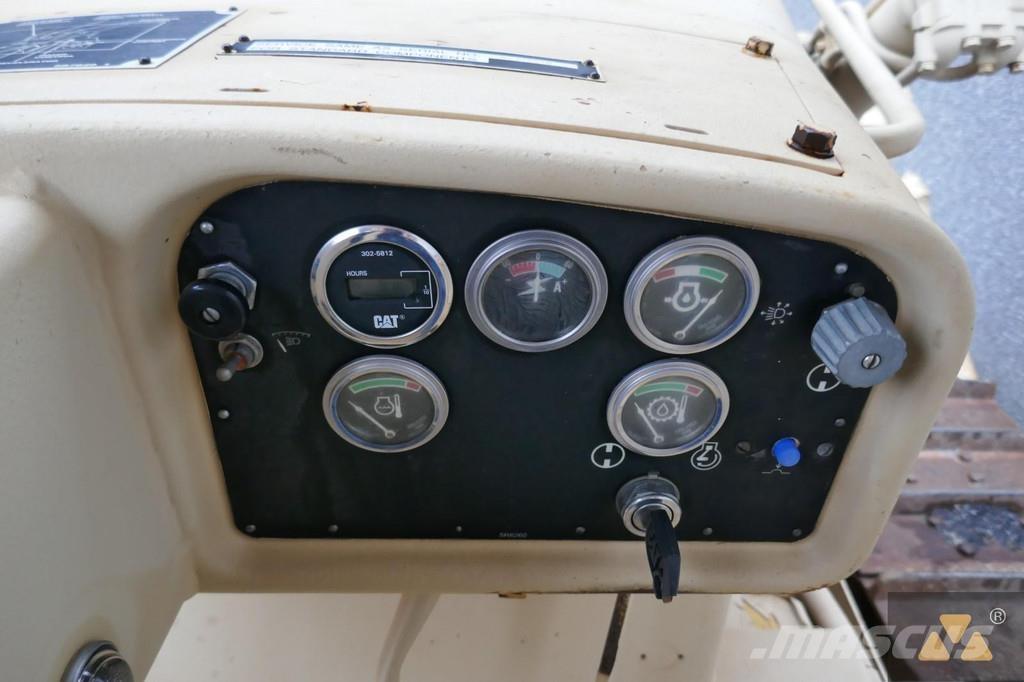 CAT D7G Ex-army Kāpurķēžu buldozeri