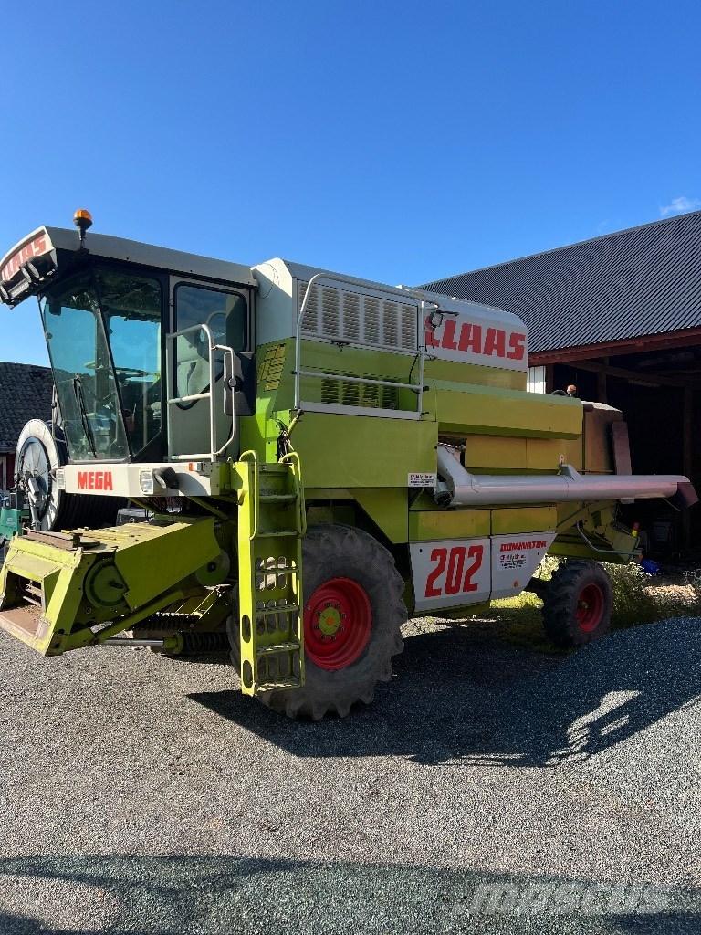 CLAAS Mega 202 Ražas novākšanas kombaini