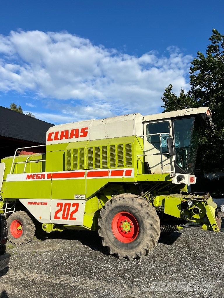 CLAAS Mega 202 Ražas novākšanas kombaini