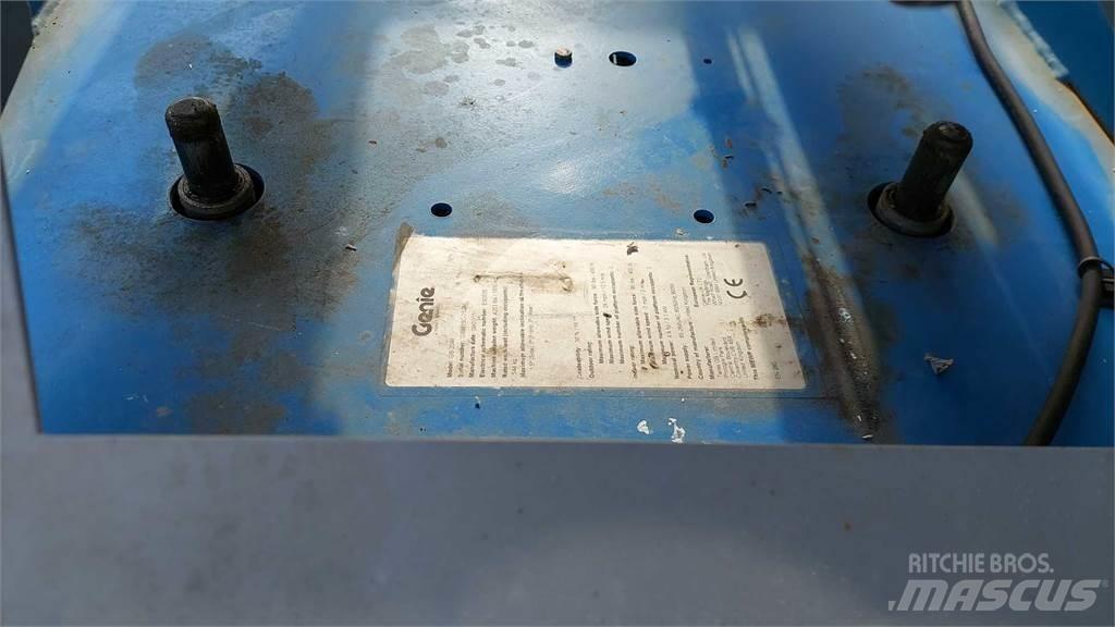 Genie GS2046 Šķerveida pacēlāji