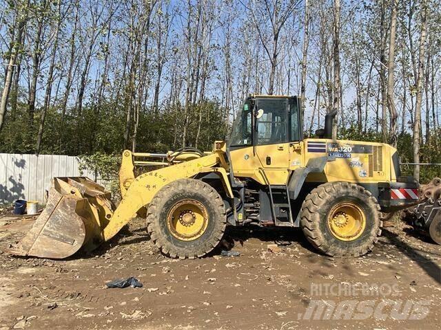 Komatsu WA320-5 Ekskavatori-iekrāvēji
