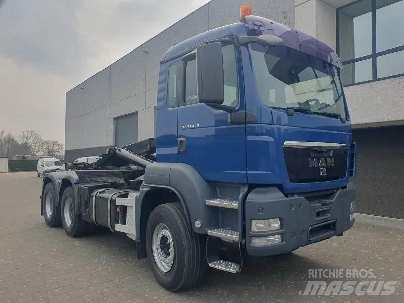 MAN TGS 33.440 Treileri ar āķi