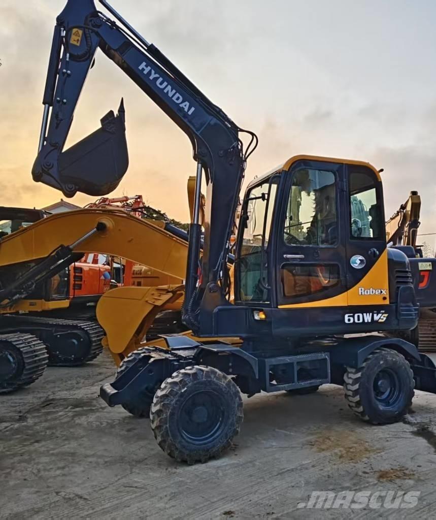 Hyundai R60W Ekskavatori uz riteņiem