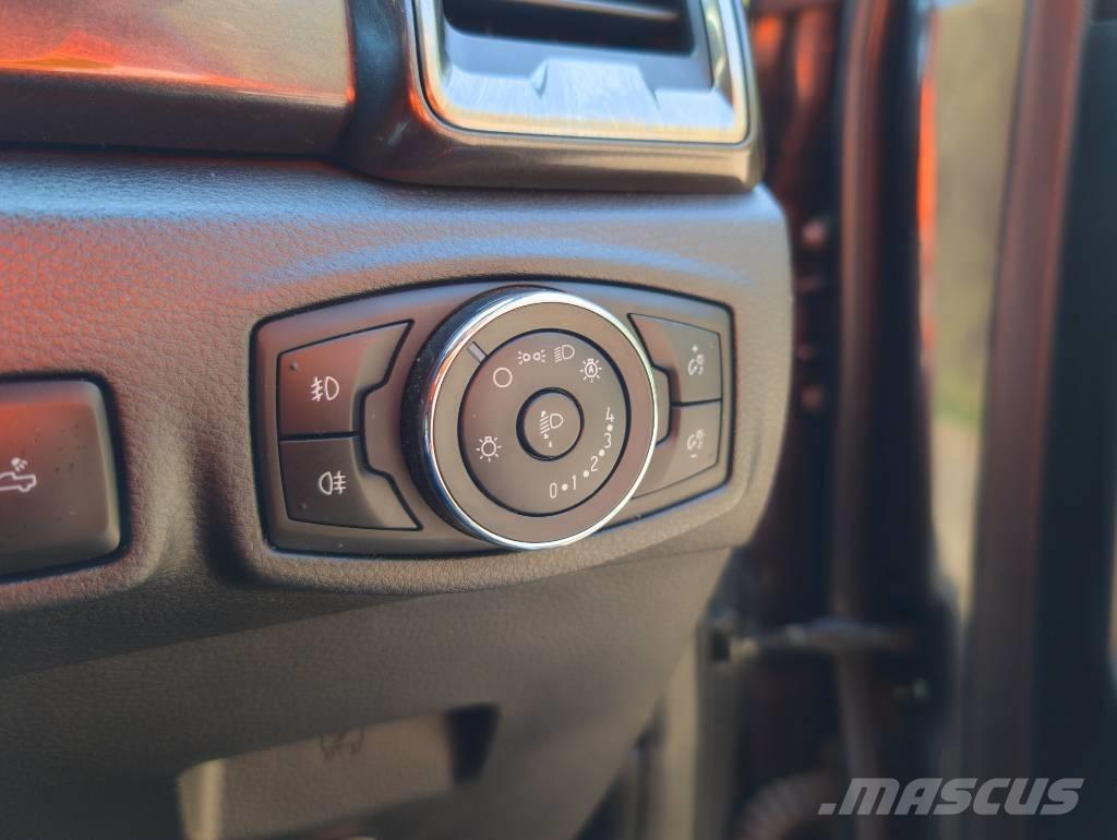 Ford Ranger Vieglais kravas automobilis/izkraušana no sāniem