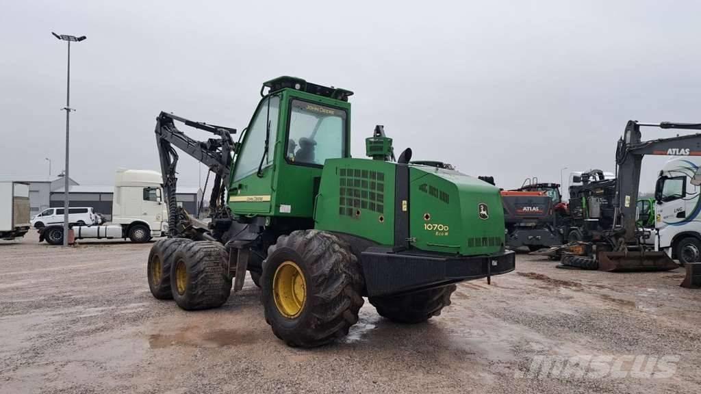 John Deere 1070 D Harvesteri