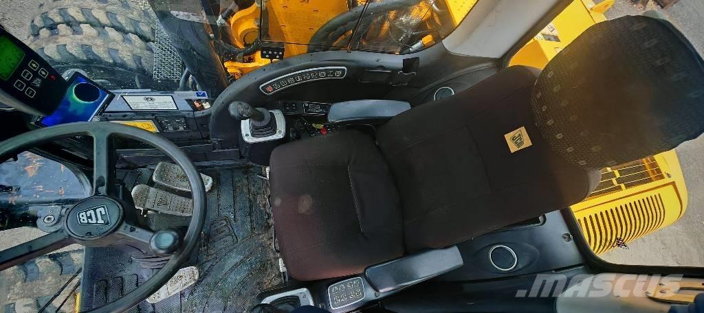 JCB JS 145 W Ekskavatori uz riteņiem