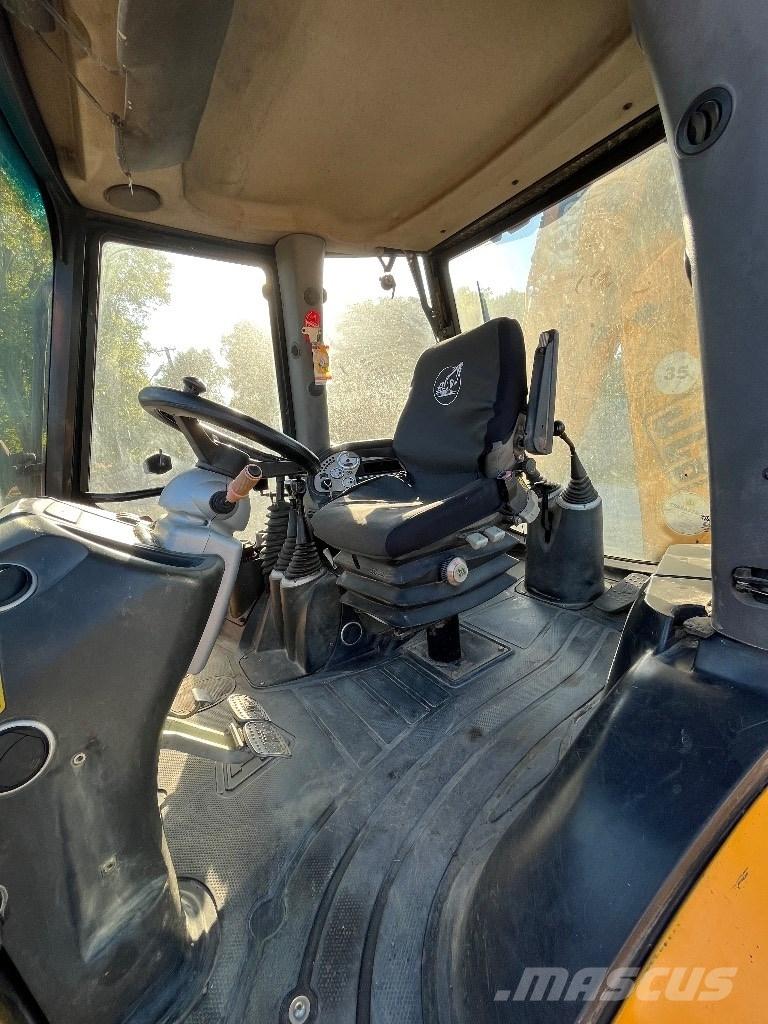 JCB 4 CX Ekskavatori-iekrāvēji