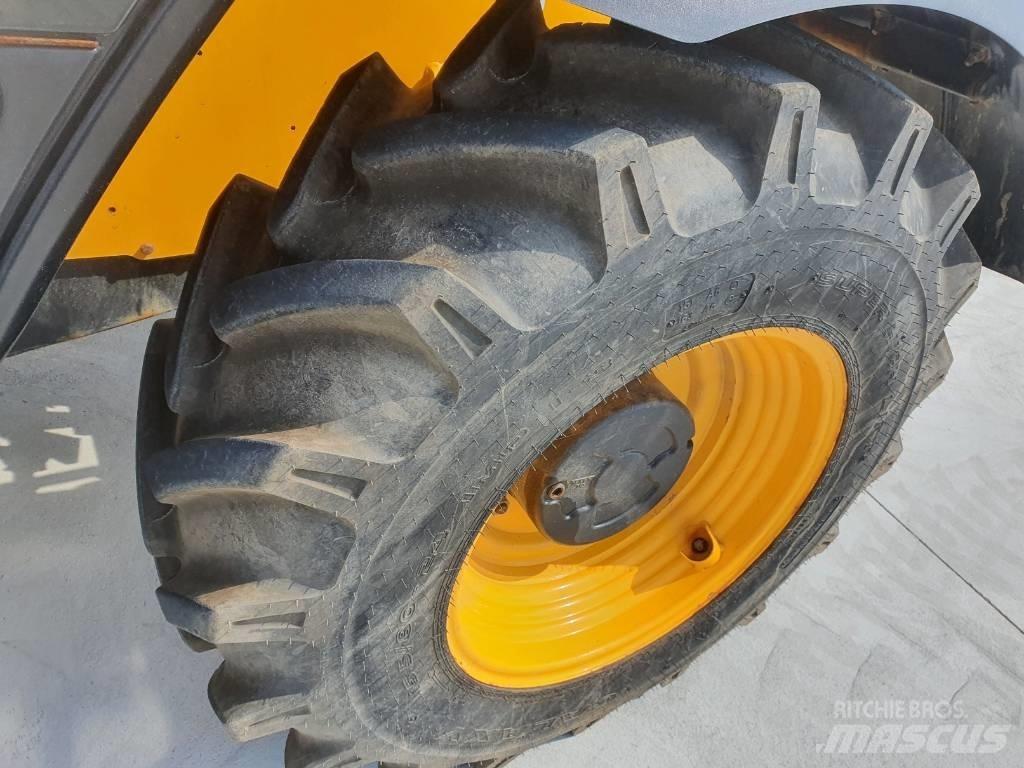 JCB 531-70 - BC25 Teleskopiskie manipulatori