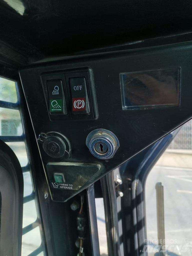 Bobcat S 18 Lietoti riteņu kompaktiekrāvēji