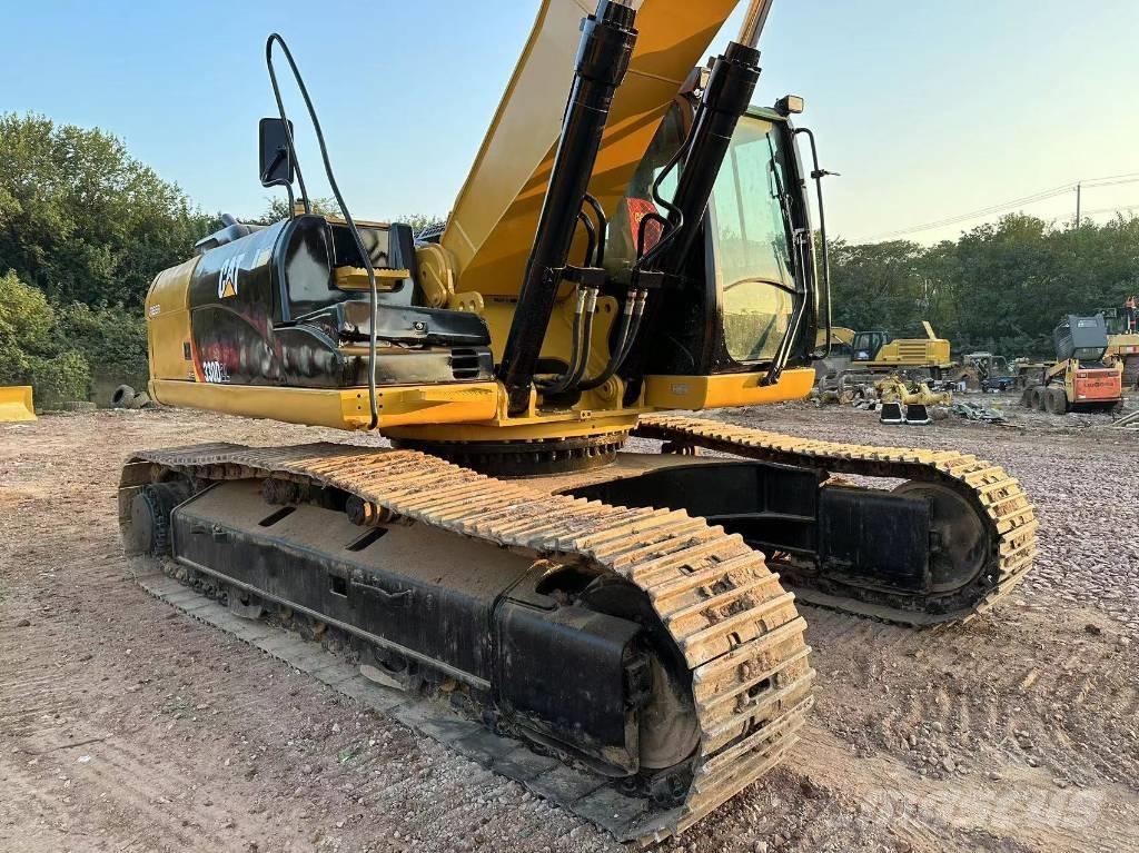 CAT 330 D L Kāpurķēžu ekskavatori