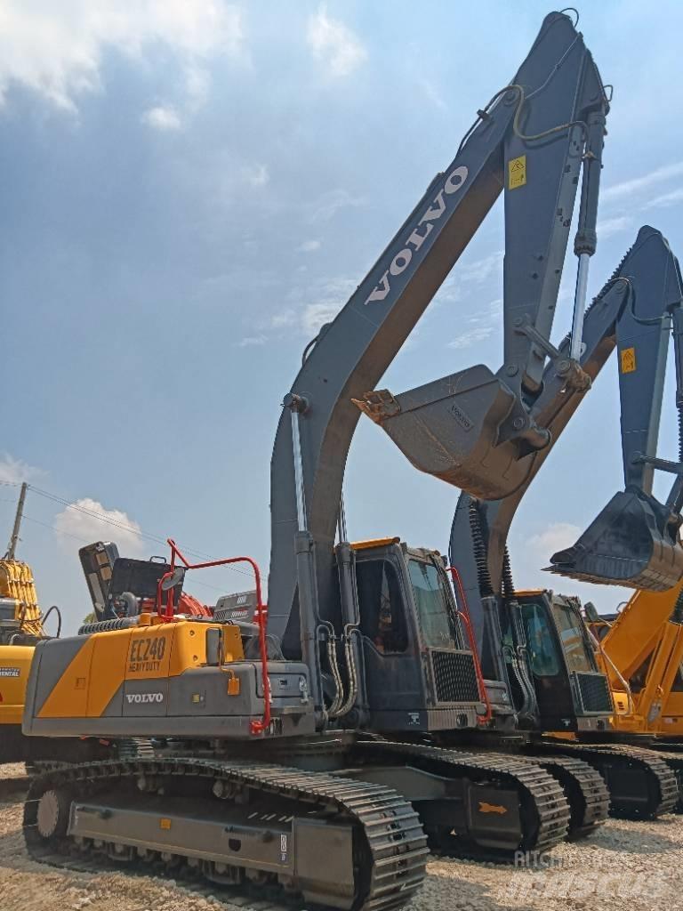 Volvo EC 240 Kāpurķēžu ekskavatori