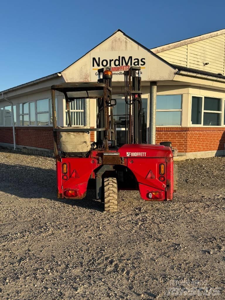 Moffett M4 25.3 Tehnika ar dīzeļa dzinēju