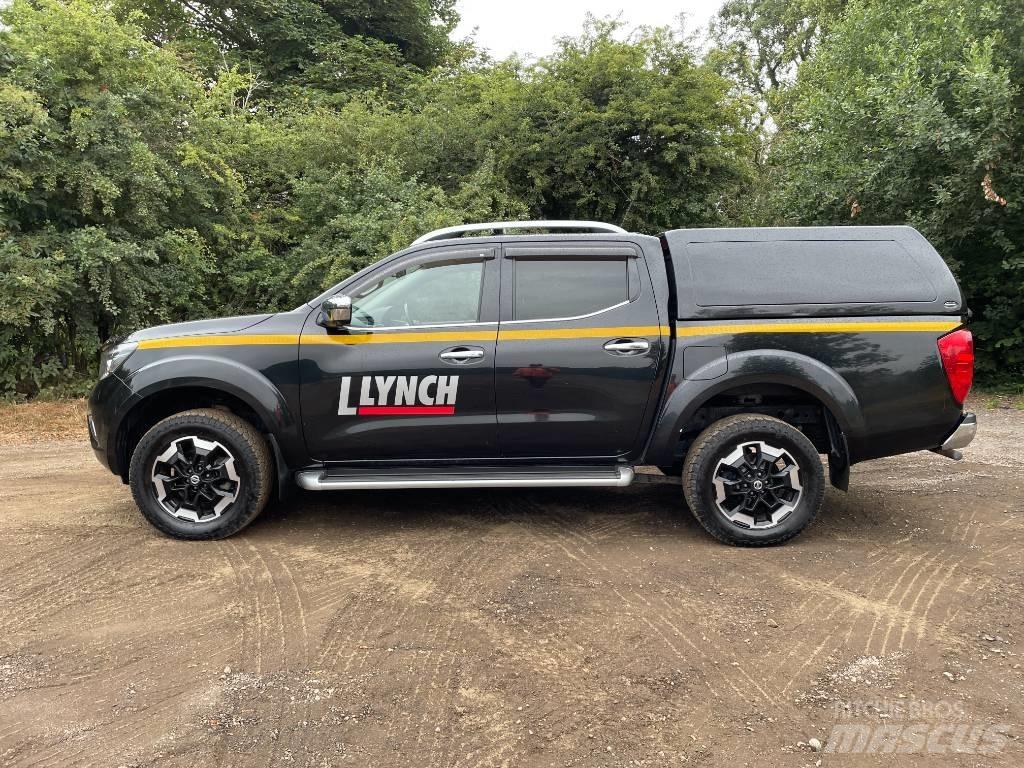 Nissan Navara Vieglais kravas automobilis/izkraušana no sāniem