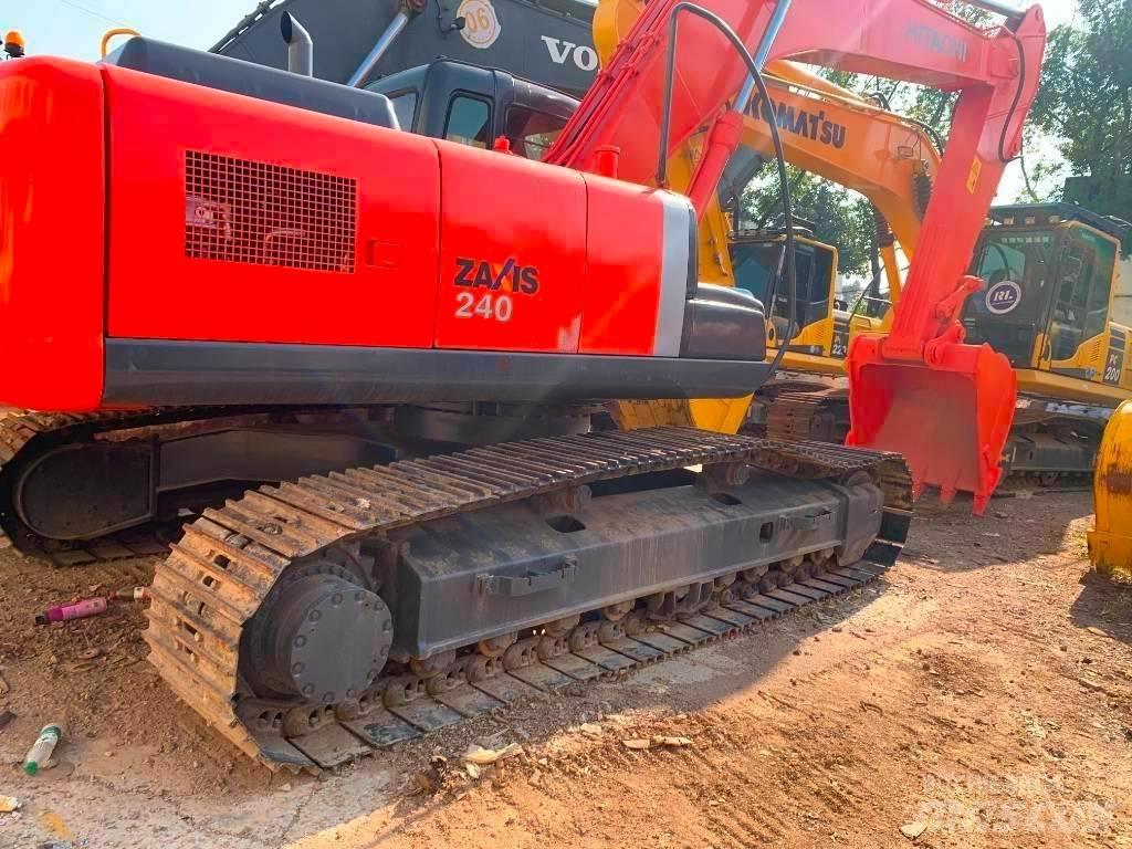 Hitachi Zaxis 240 Kāpurķēžu ekskavatori