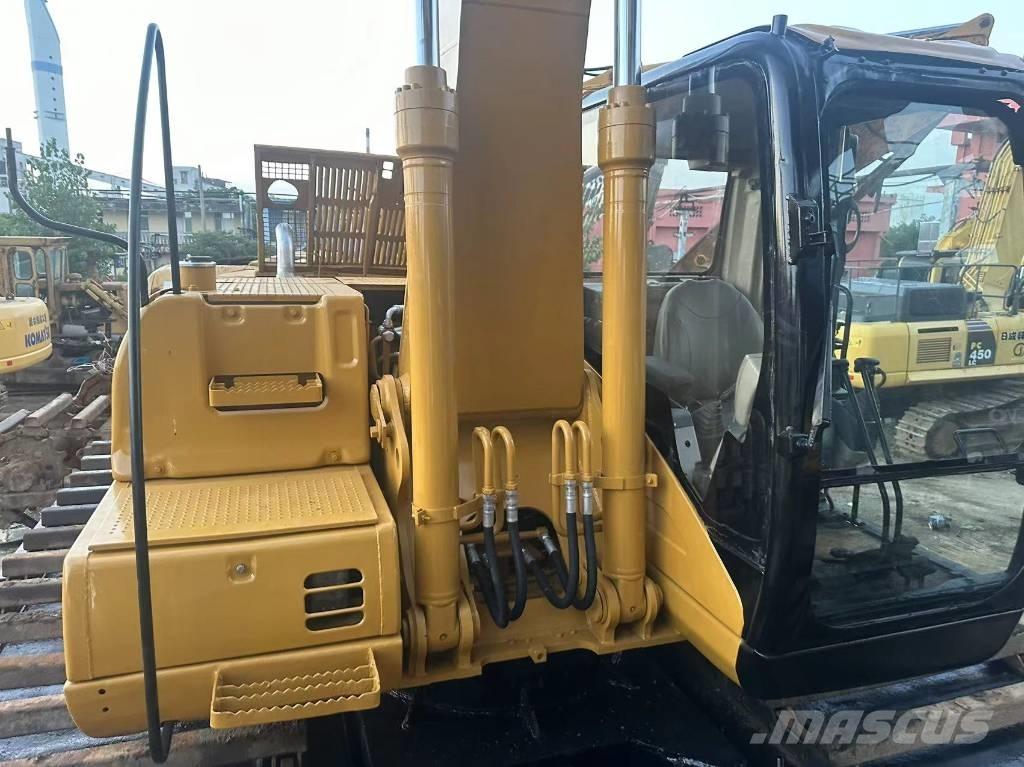 CAT 320 C Amfībijas tipa ekskavatori