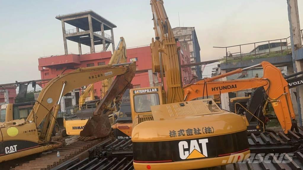 CAT 320 C Amfībijas tipa ekskavatori