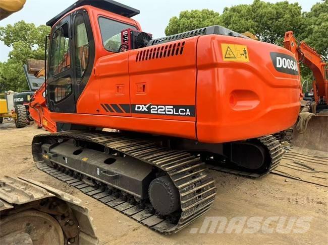 Doosan DX 225 LCA Kāpurķēžu ekskavatori