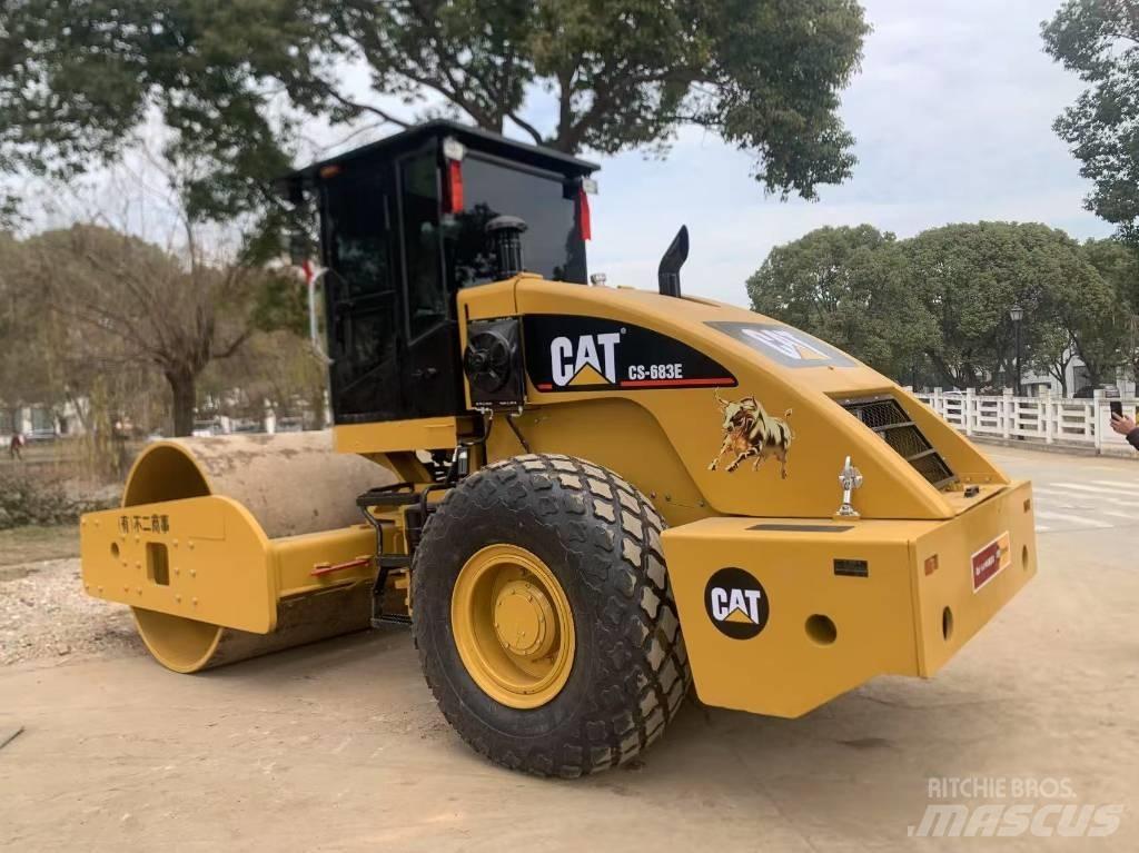 CAT CS 683 E Vienvalča grunts veltņi