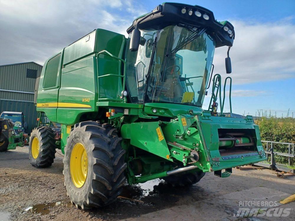 John Deere W 540 Ražas novākšanas kombaini