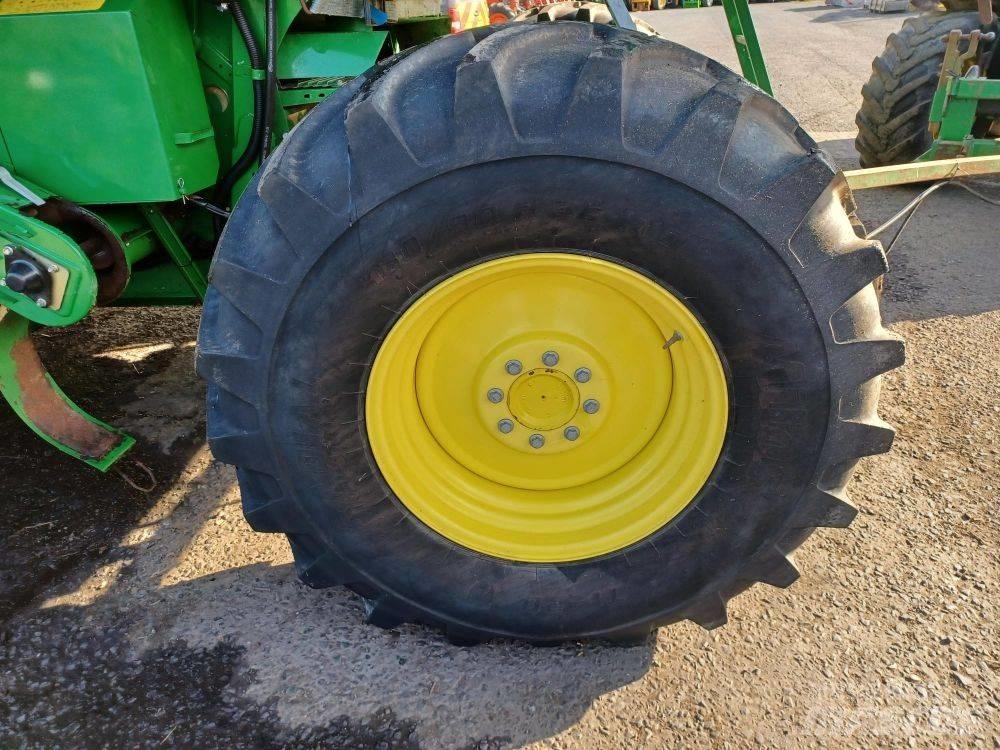 John Deere W 540 Ražas novākšanas kombaini