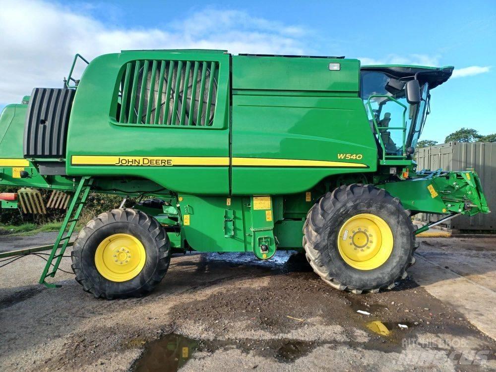 John Deere W 540 Ražas novākšanas kombaini