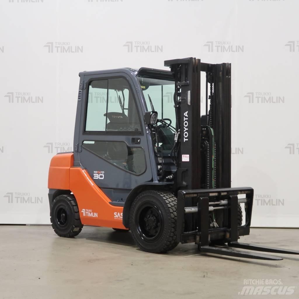 Toyota 02-8FDF30 Tehnika ar dīzeļa dzinēju