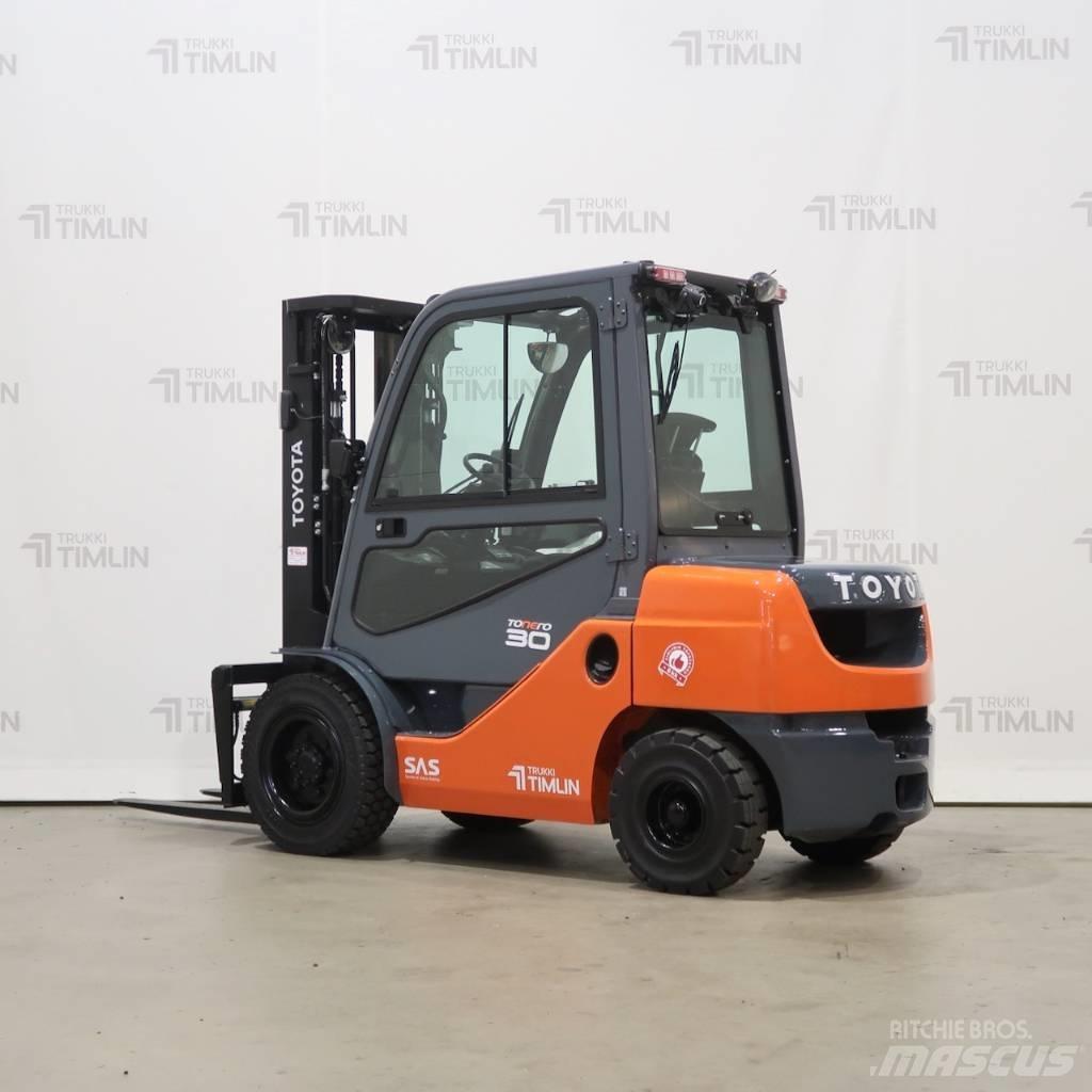 Toyota 02-8FDF30 Tehnika ar dīzeļa dzinēju