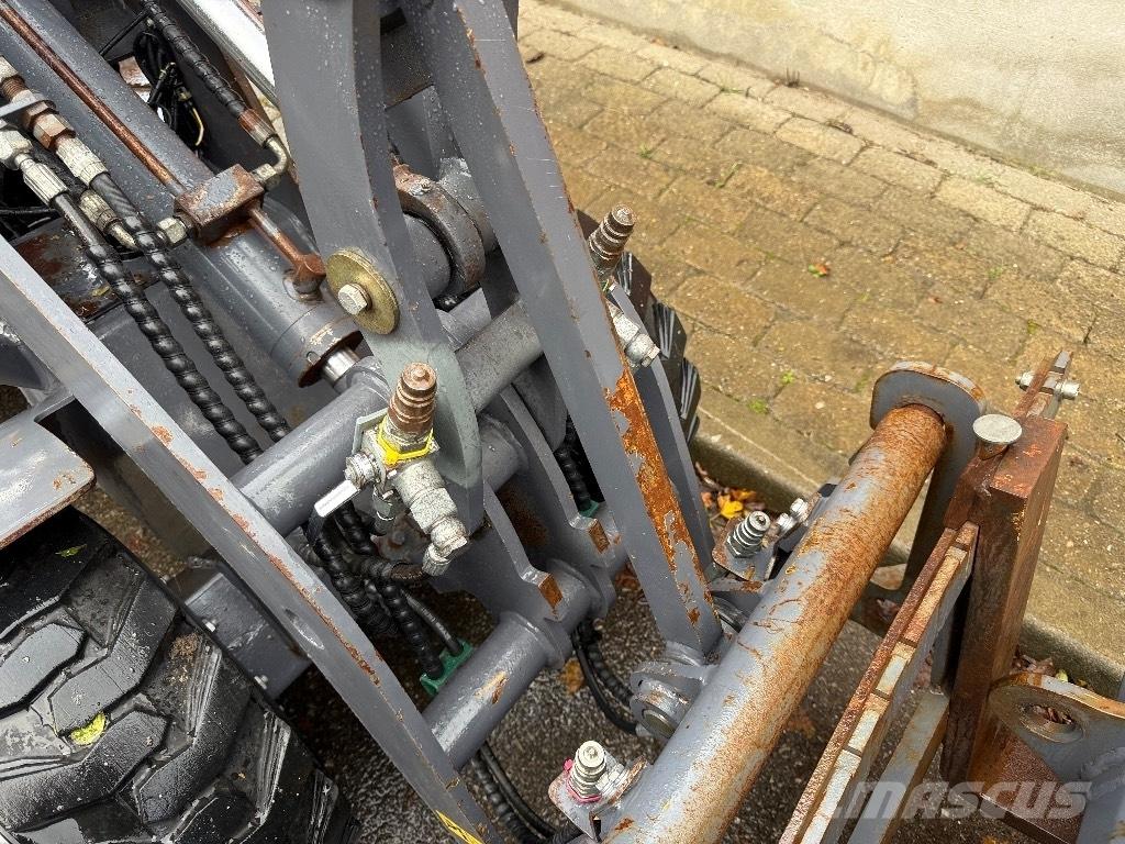 Eurotrac W10 Iekrāvēji uz riteņiem