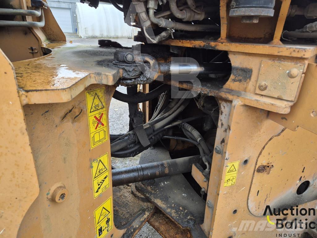 CASE 621 D Iekrāvēji uz riteņiem