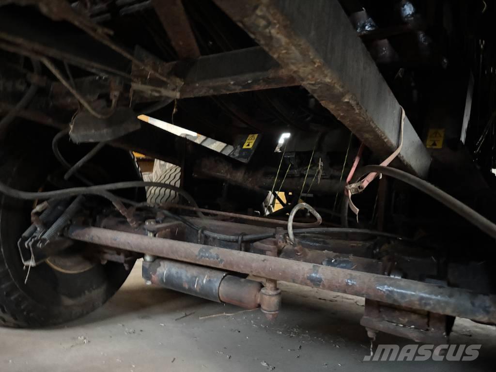 New Holland BB 940 Ķīpu preses